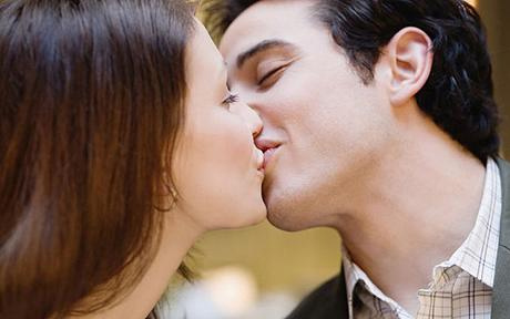 20 điều khiến bạn 'mất điểm' khi hôn